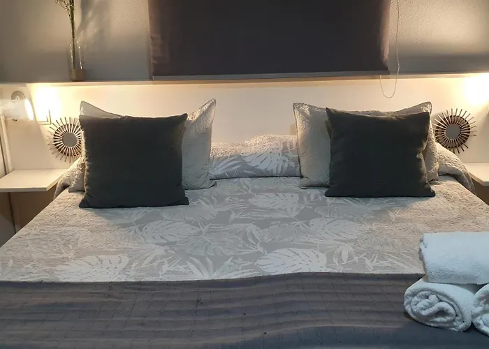 Luna-Guest Rooms